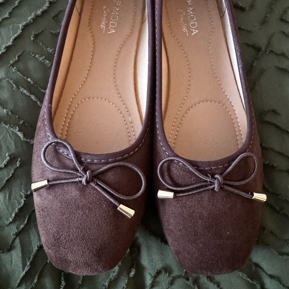 Top Moda Suede Flats NWOT - Picture 3 of 8